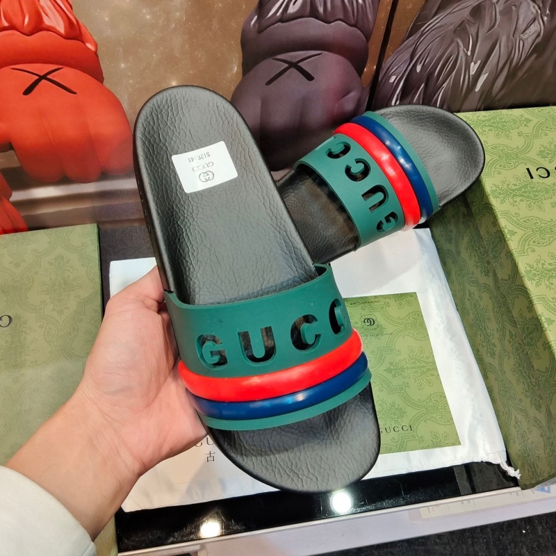 G*u*i slippers